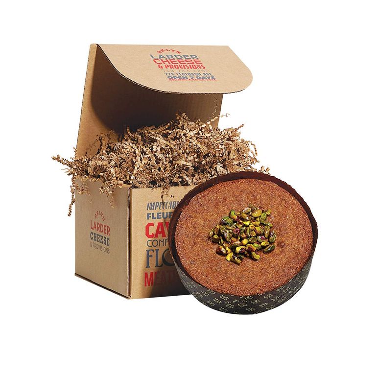 Bklyn Larder会定制这些蛋糕，里面有黄油、糖、杏仁粉和很多开心果。简而言之:不含小麦，味道很好。