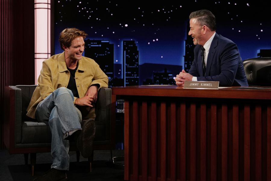 Let Robert Pattinson Cook (Lie)