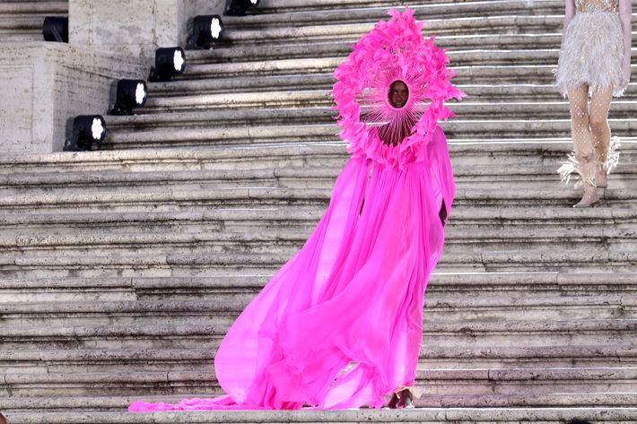 Valentino Haute Couture Fall/Winter 22/23 - Runway