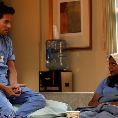 THE MINDY PROJECT: Jeremy (Ed Weeks, L) and Mindy (Mindy Kaling, R) discuss dating in the 