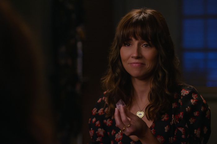 Interview: Linda Cardellini on 'Dead to Me' Season 3 Finale