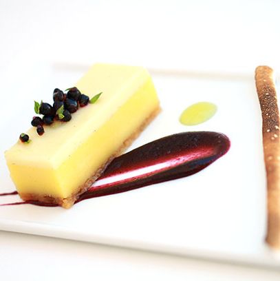 柠檬凝乳，泰国胡椒，皇家糖霜酥饼