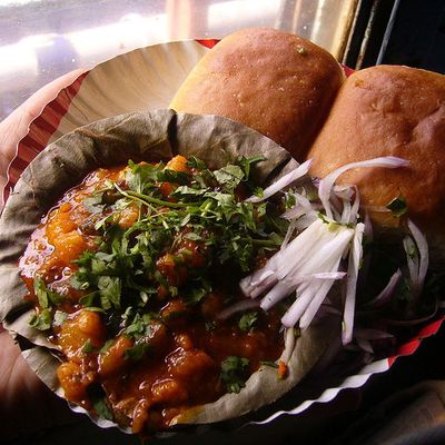 Pav bhaji served on a train in India. We should pav bhajis on Metro-North.