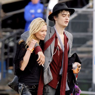 GLASTONBURY, UNITED KINGDOM - JUNE 23:  Pete Doherty and Kate Moss walk backstage the Other Stage at Worthy Farm, Pilton near Glastonbury, on June 23 2007 in Somerset, England. The festival, that was started by dairy farmer Michael Eavis in 1970, has grown into the largest music festival in Europe. This year’s festival is the biggest yet and will have headline acts including The Who, The Artic Monkeys and The Killers.  (Photo by Matt Cardy/Getty Images)