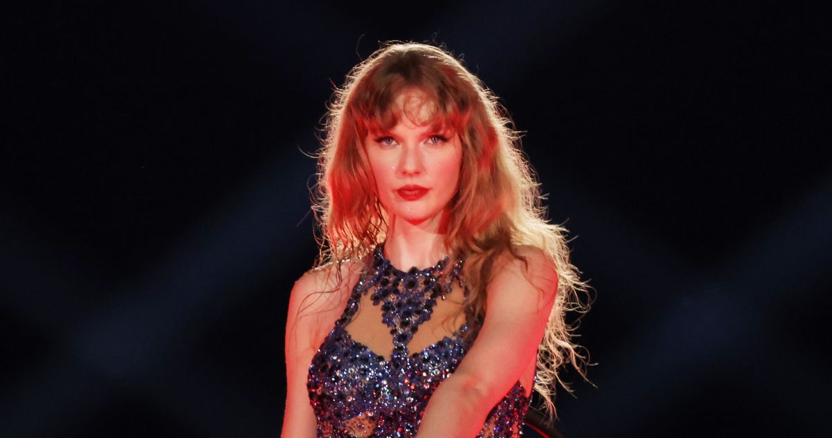 Taylor Swift Officially Becomes a Billionaire