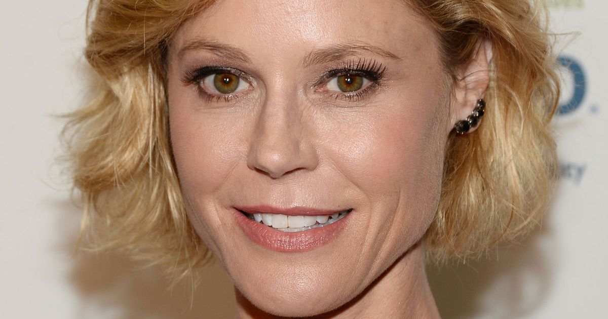 The On-Set Injury Julie Bowen Suffered While Filming This Modern Family  Scene