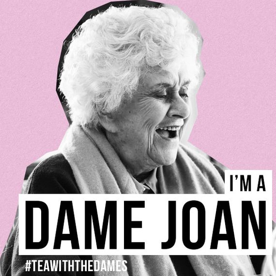 Joan Plowright in Tea With The Dames