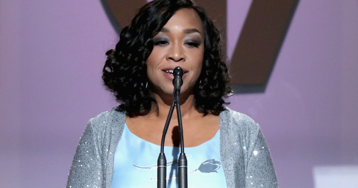 珊達·萊姆斯 (Shonda Rhimes) 在獲得 PGA 獎時發表的強有力的信息：“我應得的”