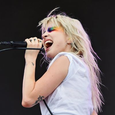 Paramore's Hayley Williams Solo Debut 'Simmer' Song Review, how to be  really bad dublado online 