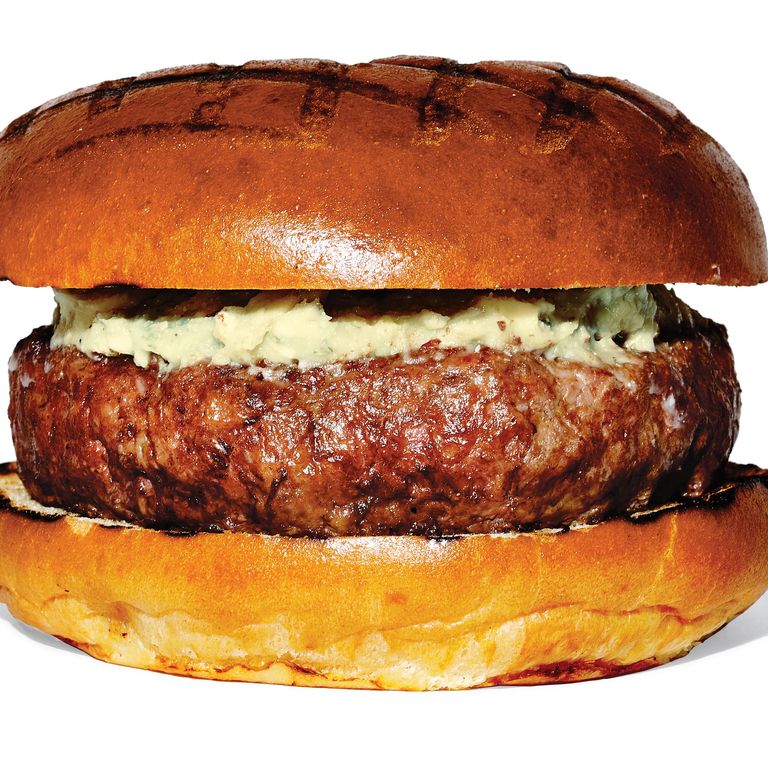 有人说这道菜为“斑点猪”赢得了一颗米其林星，大多数晚上每张桌子上至少有一颗。半磅重的短肋肉饼与它的咸奶油羊乳干酪相衬，不用费心问了——厨师不会保留奶酪。