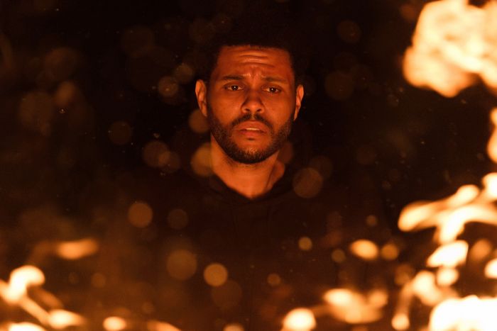 Weeknd ขอโทษอะไร?