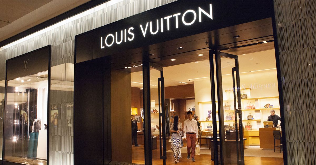 Brazen heist nets Louis Vuitton bags from Ross Park Mall store