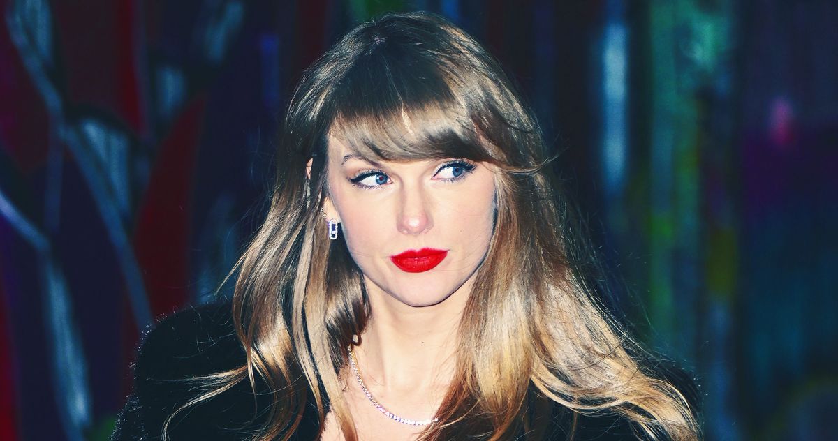 Taylor Swift Says She Offsets Her Jet’s Carbon Footprint