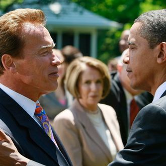 US President Barack Obama (R) greets California Gov. Arnold Schwarzenegger (R-CA) (L) during a press conference announcing fuel efficiency standards in the Rose Garden of the White House May 19, 2009 in Washington, DC. Today President Obama announced a new national fuel and emission standards program for cars and trucks with the intention of cutting vehicle carbon emissions and raise mileage by 30 percent.