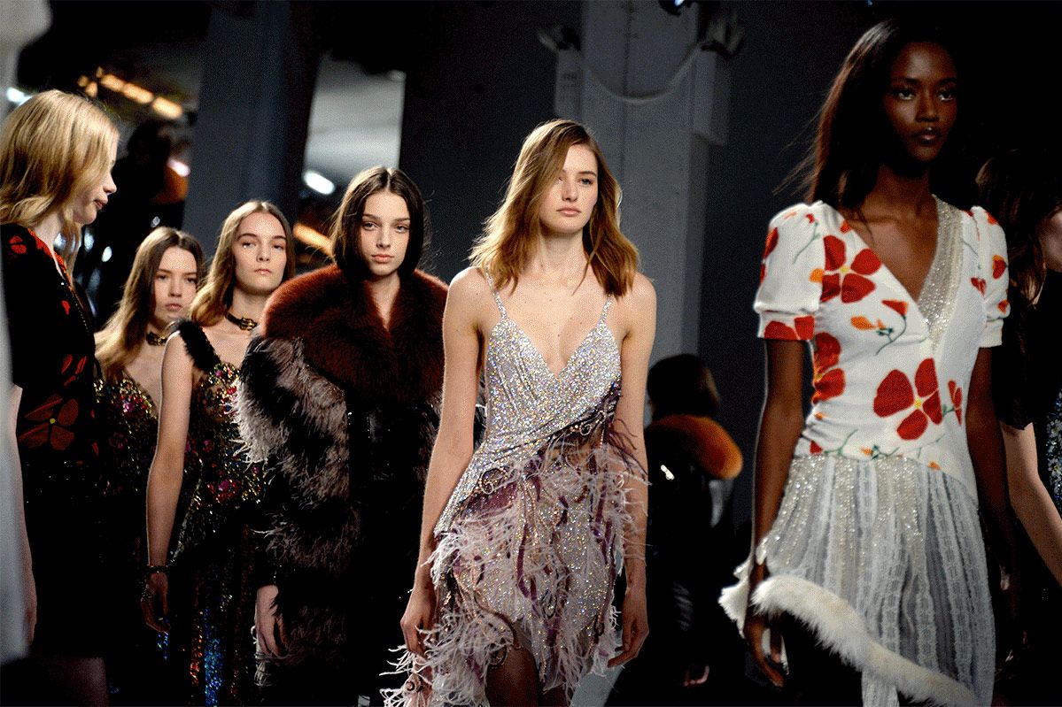 Fashion Week GIFs: Kissing Off Fashion Week