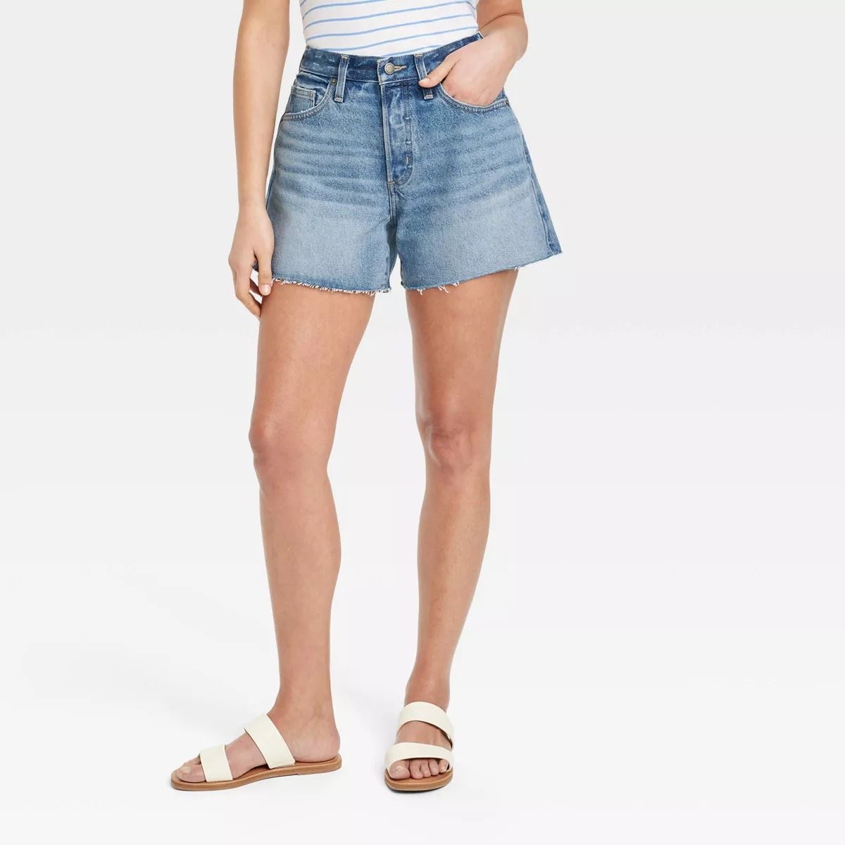 Universal Thread Women's Mid-Rise ’90s Baggy Jean Shorts