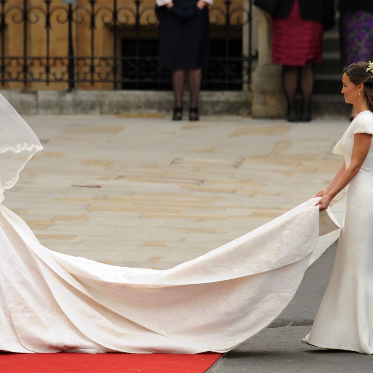 Kate Middleton arrives with her sister, Maid of Honour Philippa Middleton at the West Door of Westminster Abbey in London for her wedding to Britain’s Prince William, on April 29, 2011. AFP PHOTO / BEN STANSALL (Photo credit should read BEN STANSALL/AFP/Getty Images)
