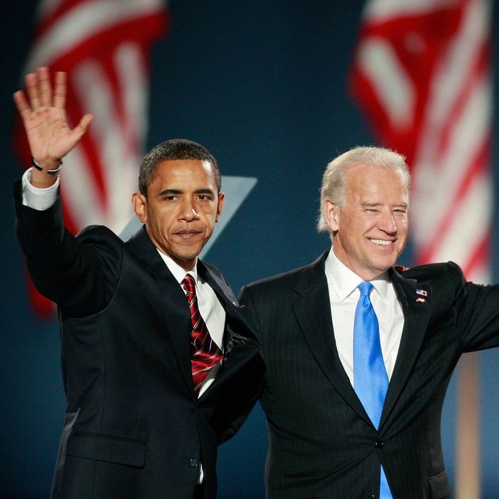 at lege Baglæns En sætning Barack Obama Finally Endorses Joe Biden for President