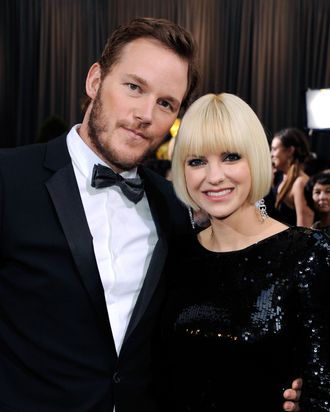 HOLLYWOOD, CA - FEBRUARY 26: Actress Anna Faris (R) and Actor Chris Pratt arrive at the 84th Annual Academy Awards held at the Hollywood & Highland Center on February 26, 2012 in Hollywood, California. (Photo by Ethan Miller/Getty Images)