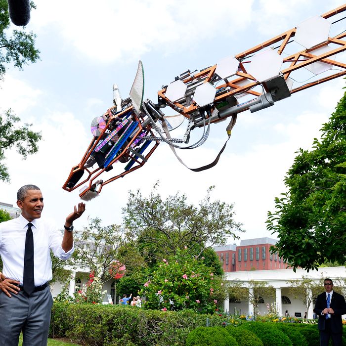 U.S. President Barack Obama (R) talks with Lindsay Lawlor of San Diego, California, the builder of a robotic giraffe at the White House Maker Faire projects on the South Lawn June 18, 2014 in Washington, DC. The Faire is a series of projects by students, entrepreneurs and regular citizens using new technologies and tools to launch new businesses and learning new skills in science, technology, engineering and mathematics. 