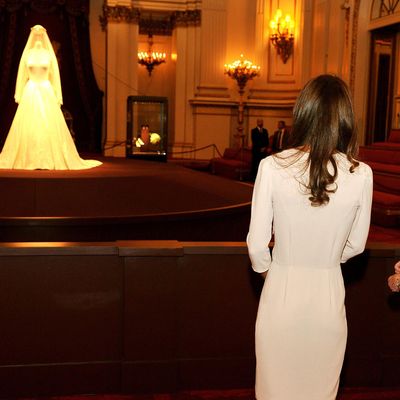Kate Middleton's wedding dress by Sarah Burton for Alexander McQueen -  syracuse.com