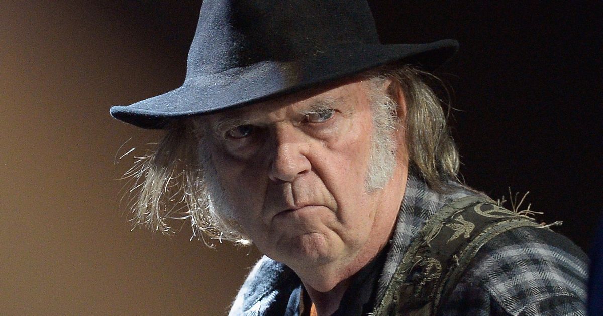 Neil Young Calls on Obama Again, This Time to Enforce Regulations at ...