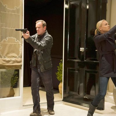 24: LIVE ANOTHER DAY: Jack (Kiefer Sutherland, L) leads Kate (Yvonne Strahovski, R) on a mission to locate a target in the "9:00 PM - 10:00 PM" episode of 24: LIVE ANOTHER DAY airing Monday, July 7 (9:00-10:00 PM ET/PT) on FOX. ©2014 Fox Broadcasting Co. Cr: Chris Raphael/FOX