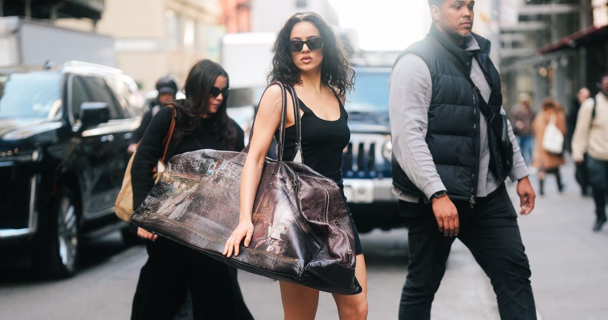 Rosalía's Bag Takes Rosalía for a Walk