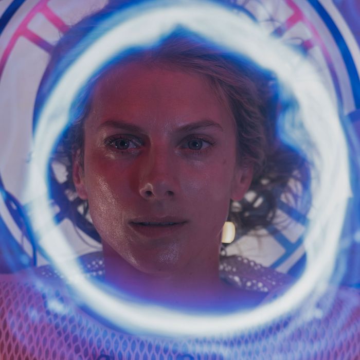 Mélanie Laurent dans Oxygen