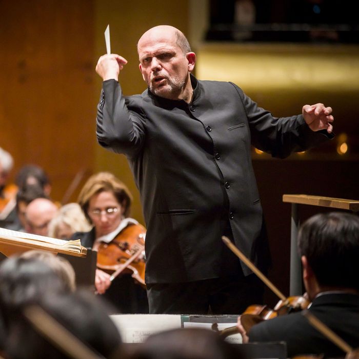 Jaap van Zweden conducts the New York Philharmonic with Cynthia Phelps as soloist performing New York Premiere of Julia Adolphe'sUnearth, Release (Concerto for Viola and Orchestra) at David Geffen Hall, 11/17/16. Photo by Chris Lee