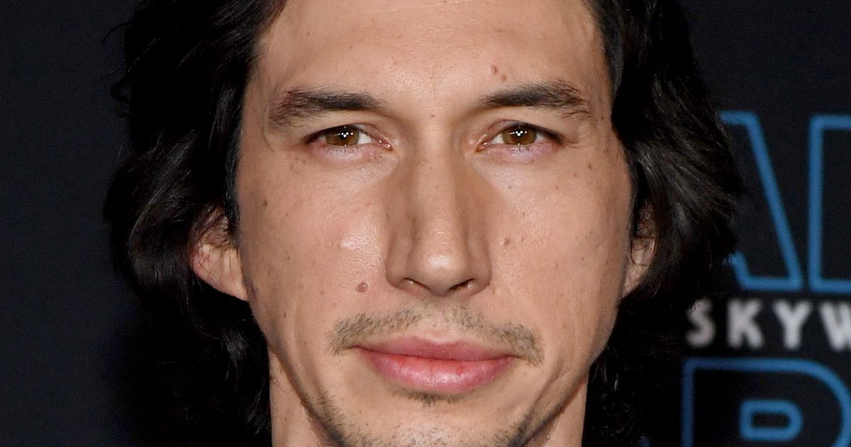 亞當·德賴弗 (Adam Driver) 與哈爾西 (Halsey) 一起迎接新年週六夜現場