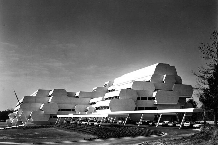 The sci-fi Burroughs Wellcome Headquarters in North Carolina, completed in 1972 and demolished in 2021.