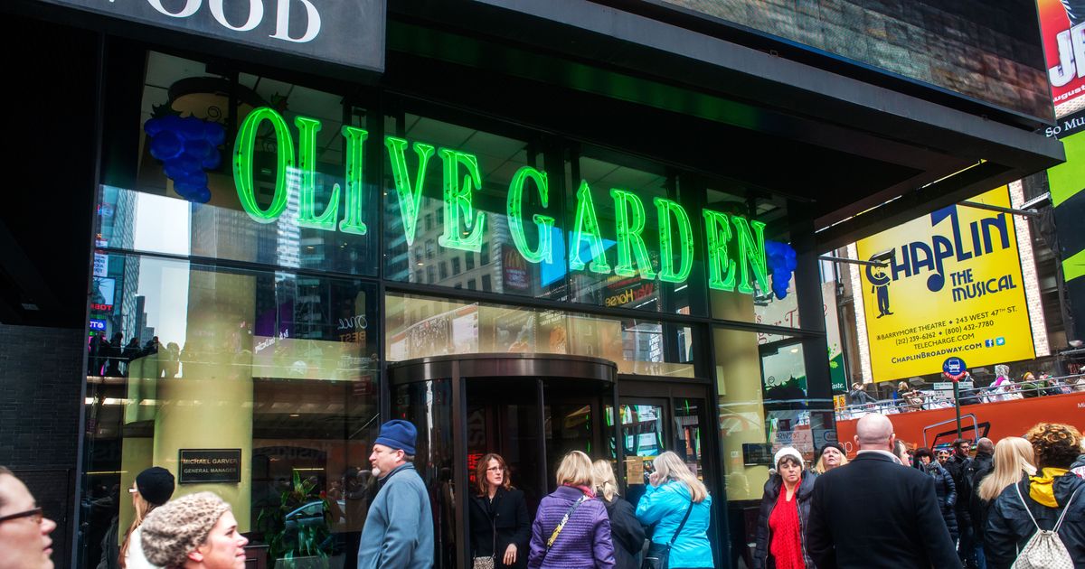 Viral Reddit Post Asks Why Eat At The Times Sq Olive Garden