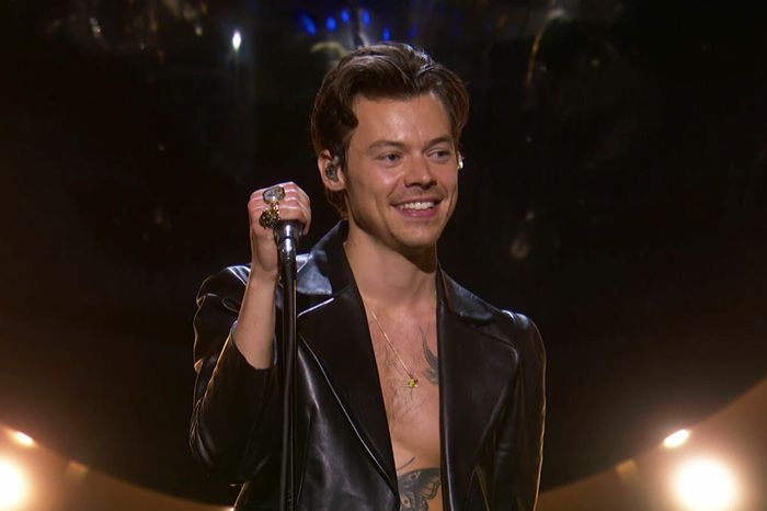 harry styles 2021 grammy outfit