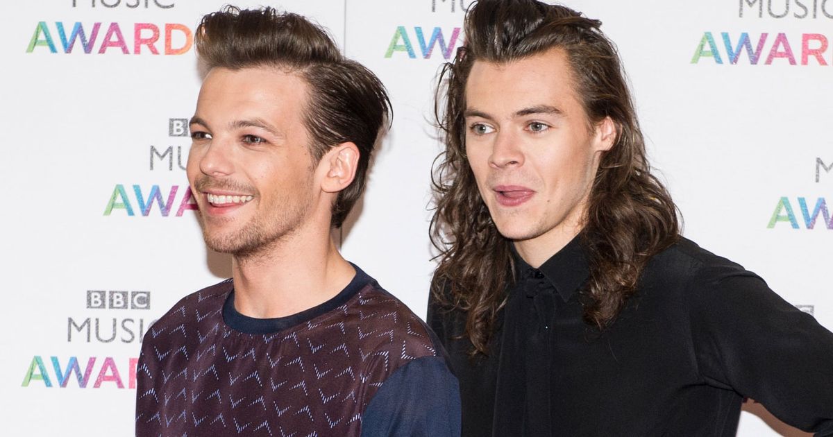 One Directions Louis Tomlinson makes fans swoon with edgy shoulderlength  hair transformation  OK Magazine