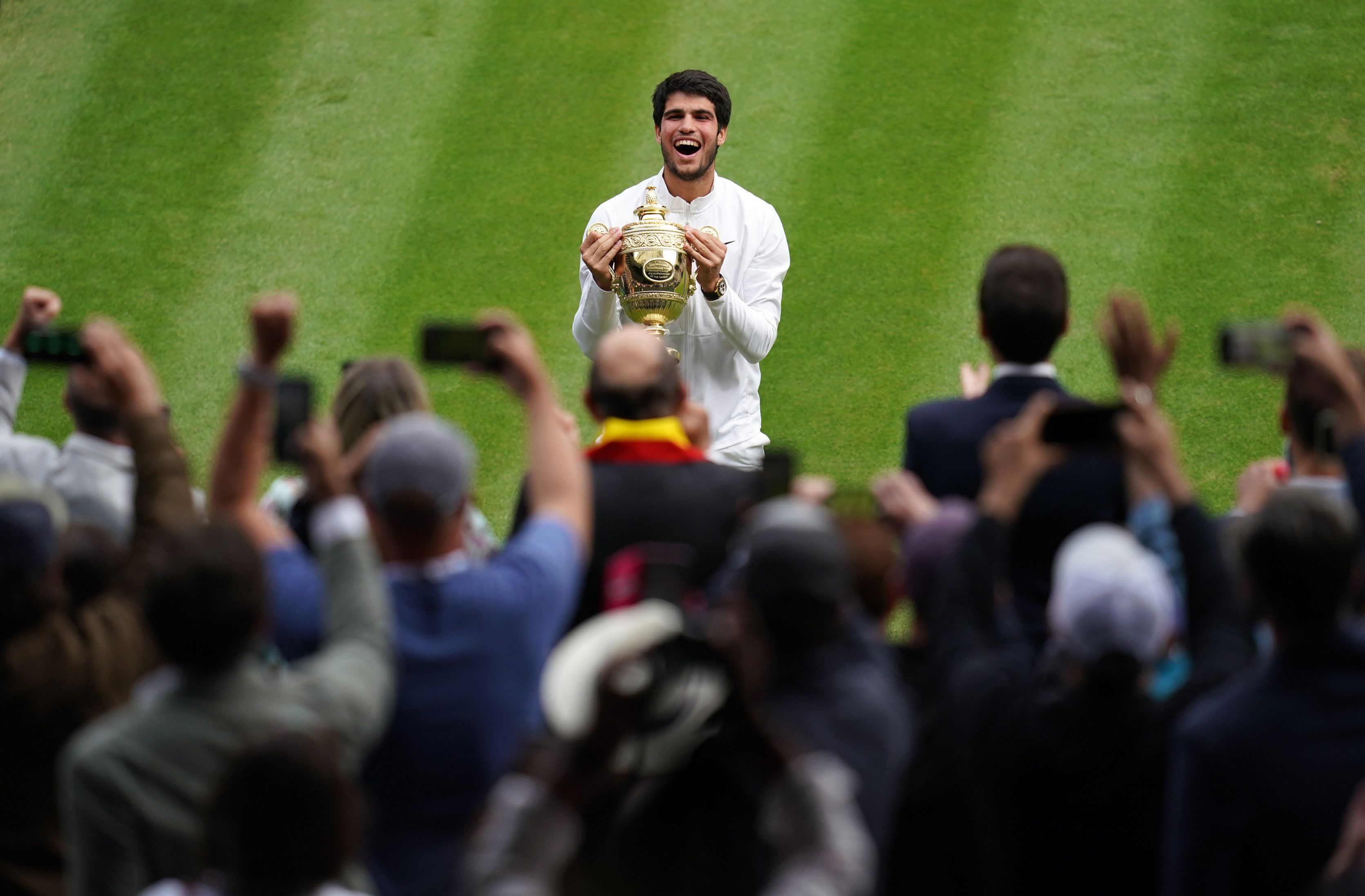 Spain's Carlos Alcaraz beats Novak Djokovic to win men's singles final at  Wimbledon