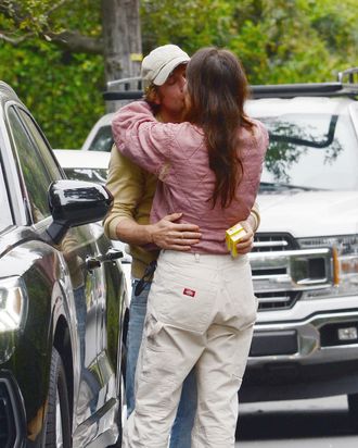 PREMIUM EXCLUSIVE New Couple Alert: Jeremy Allen White is spotted packing on the PDA with Bear co-star Molly Gordon in Los Angeles.