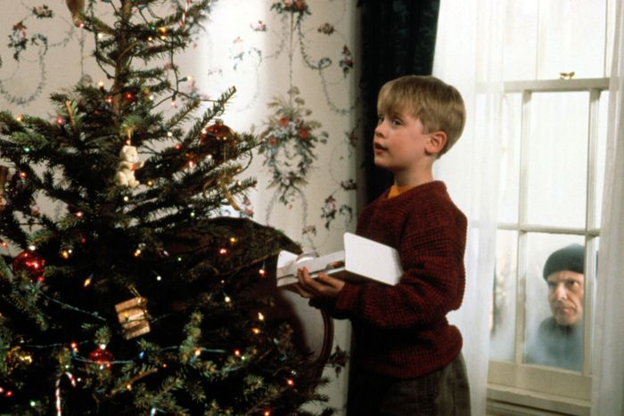 HOME ALONE, Macaulay Culkin, Joe Pesci, 1990. TM and Copyright (c) 20th Century Fox Film Corp. All r