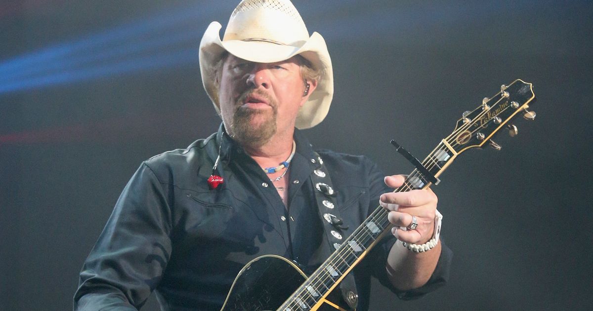 Trump gives Toby Keith medal Ricky Skaggs impeachment