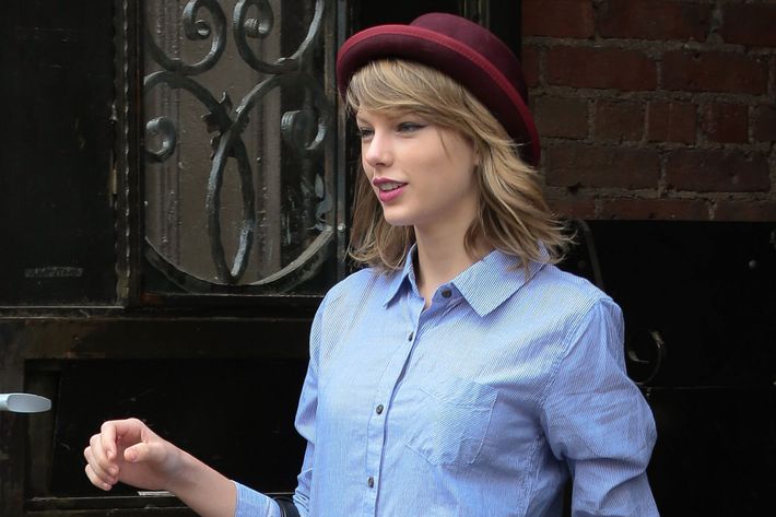 Photos of Taylor Swift Wearing Hats Before Reputation Debut