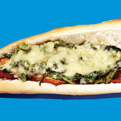 胖乎乎的玛丽鸡排配西兰花拉贝和波萝伏洛干酪8.50美元;第二大道东14街328号;“我们做它就像我们吃它一样”是这家朝鲜蓟披萨店分店的座右铭，也就是说，他们把它做得很大，在Leske的巨型英雄卷上，就好像他们试图打破吉尼斯世界纪录一样。他们是怎么吃的?这么说吧:他们不会翘小指。