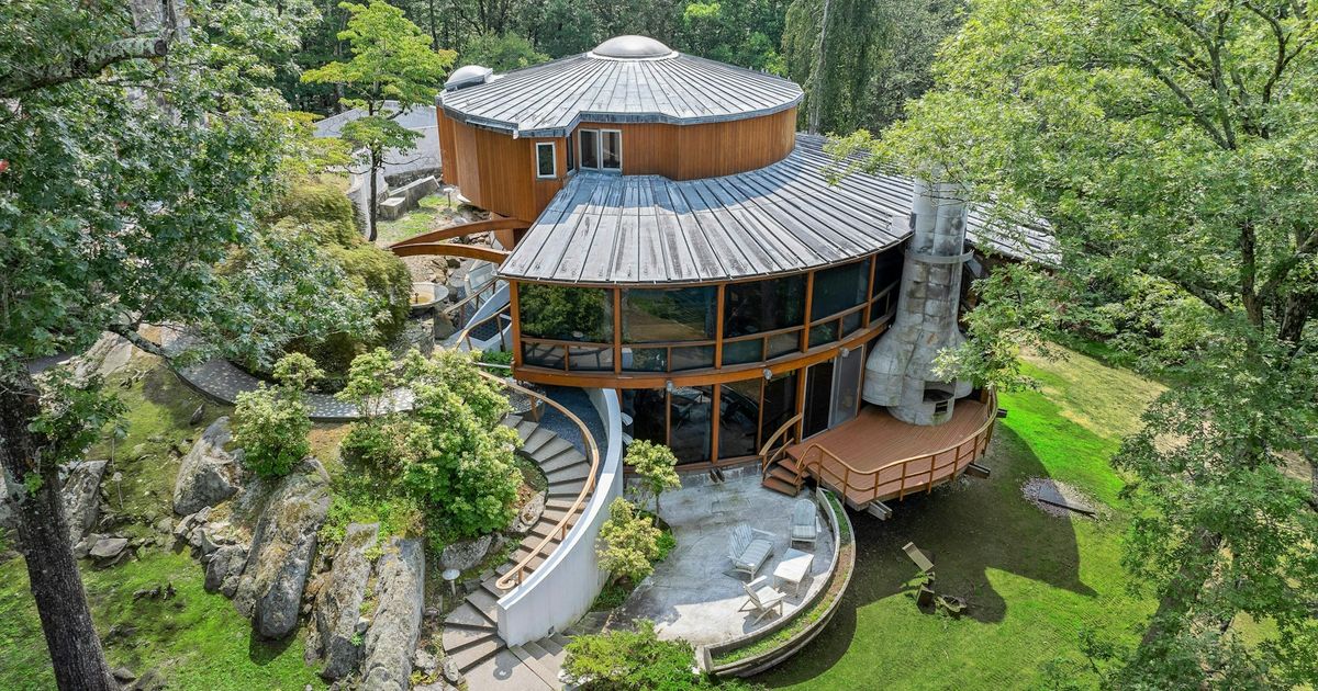 あいいろ ③Boat House ボートハウス 当時物 Jackie Gleason's UFO House In Cortlandt Manor Is For Sale