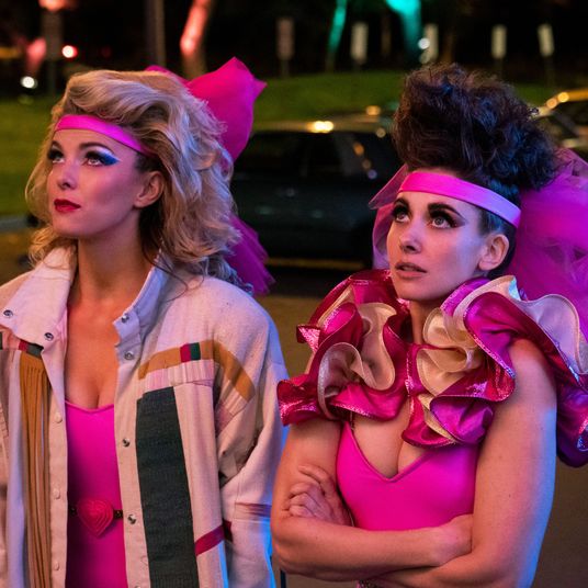 Dead to Me How James Marsden Became ‘SemiIdentical’ Twins