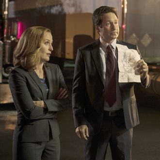 THE X-FILES: L-R: Gillian Anderson and David Duchovny in the 