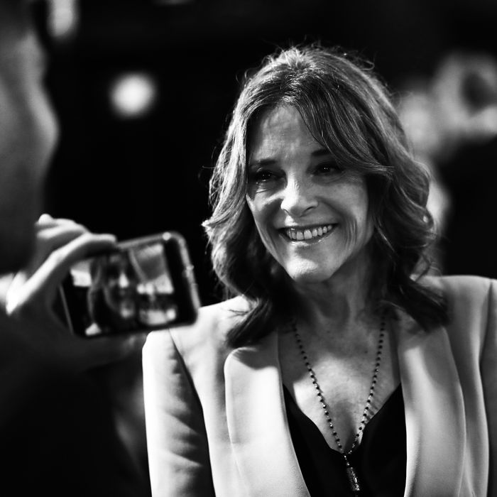 marianne-williamson-tells-child-reporter-about-her-dead-cat