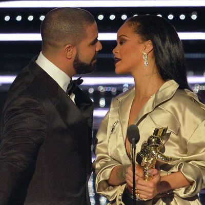 PICTURE PROOF: Rihanna's Back With Ex Matt Kemp?!