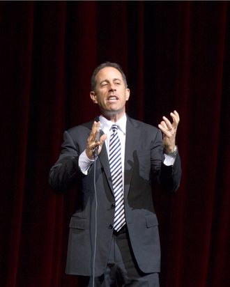 Review: Onstage, Jerry Seinfeld Shows He’s the Anti-Louie