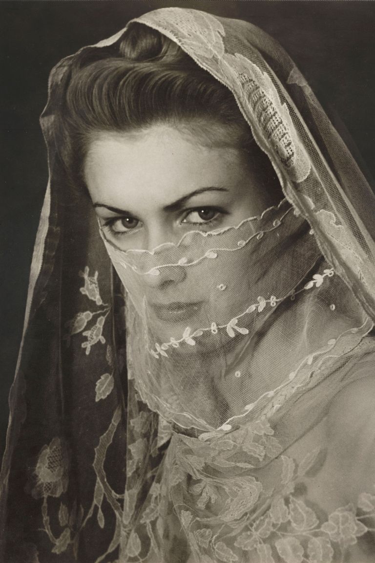 Vintage Photos Of Beautiful Women In Veils