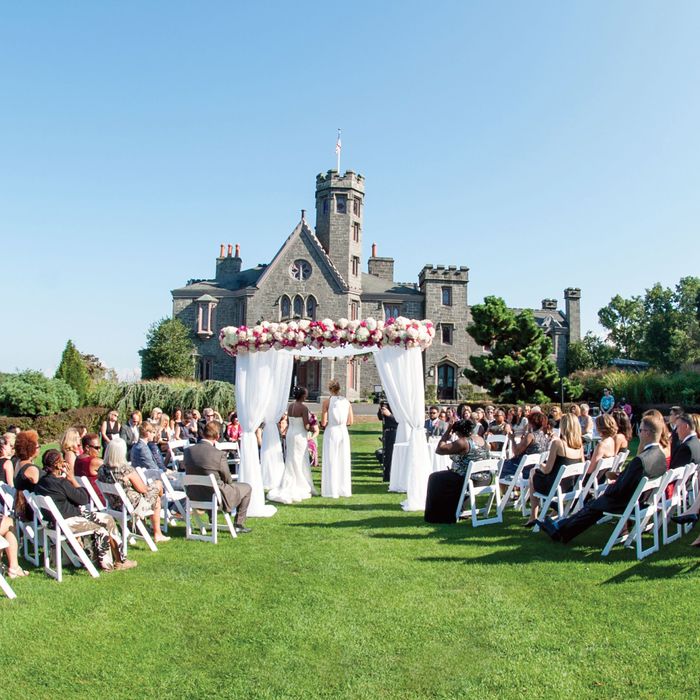 A Blowout Wedding on the Golf Greens in Rye, New York