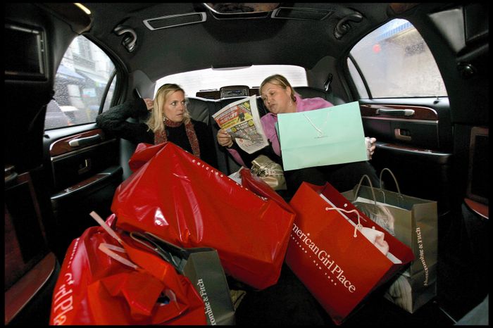 New York, NY, USA, November 22nd 2005 Christmas shopping on Manhattan.
Maureen Tieri (pink) and Rebecca Gabriel from New Jersey are cheating the Black Wednesday by having their driver take them in a stretchlimousine criss crossing Manhattan on bargain h